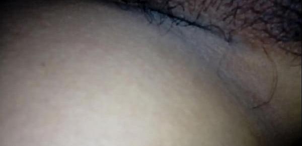  Mostrando la vagina peluda de mi mujer